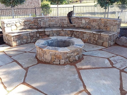 Flagstone Patio with Fire Pit Ideas 55