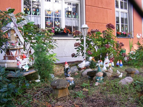 DIY Gnome Garden Ideas 35