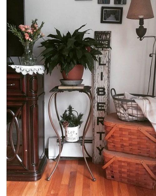 Cool DIY Antique and Vintage Plant Stand Ideas 19