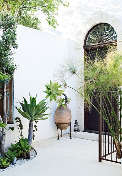 Succulent on the Entrance Ideas 43