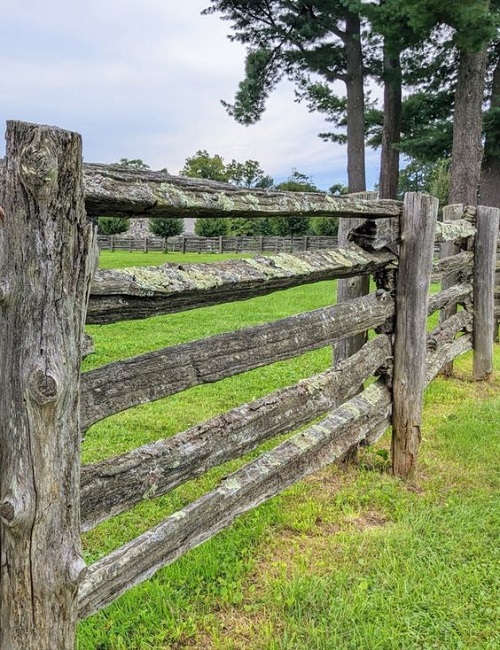 Rustic Fence Ideas 1