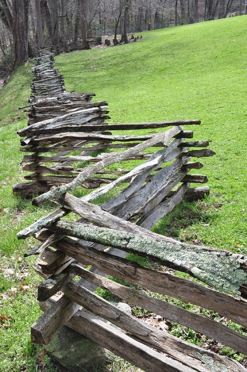 Rustic Fence Ideas 3