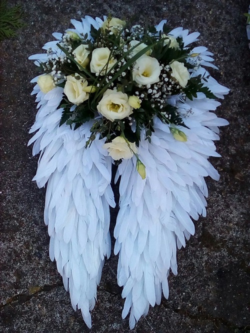 White Roses and Feathers 4