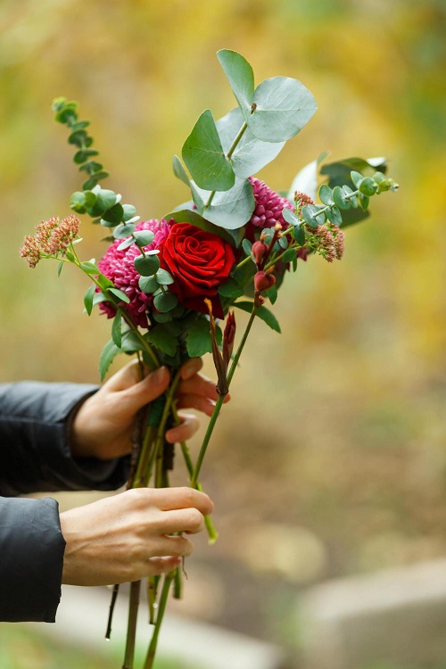 Red Roses Combined with Other Flowers 4