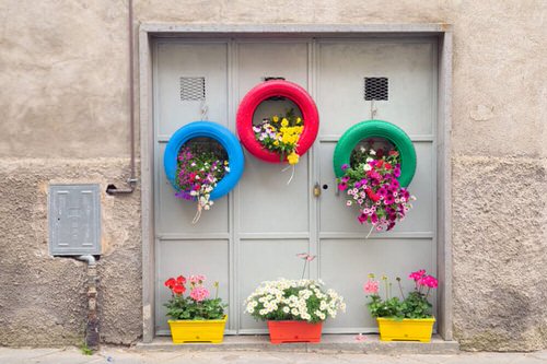 DIY Hanging Tire Planter Ideas 9