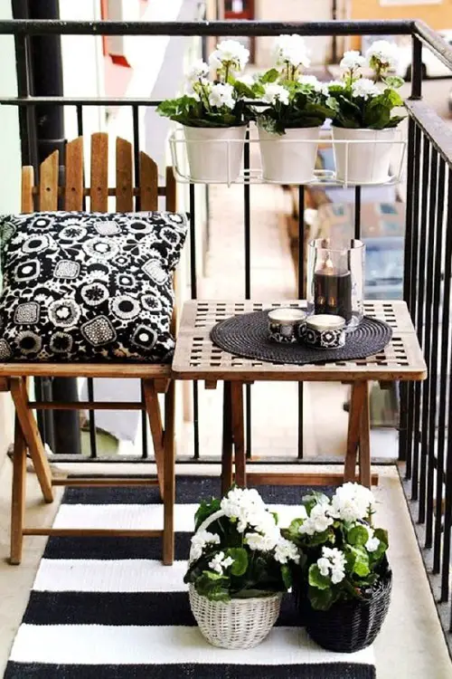 Monochrome Floor Mat for the Perfect Outdoor Setting