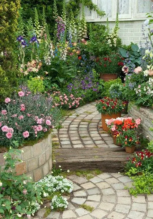 Do Not Overcrowd Small Garden Look Bigger 10