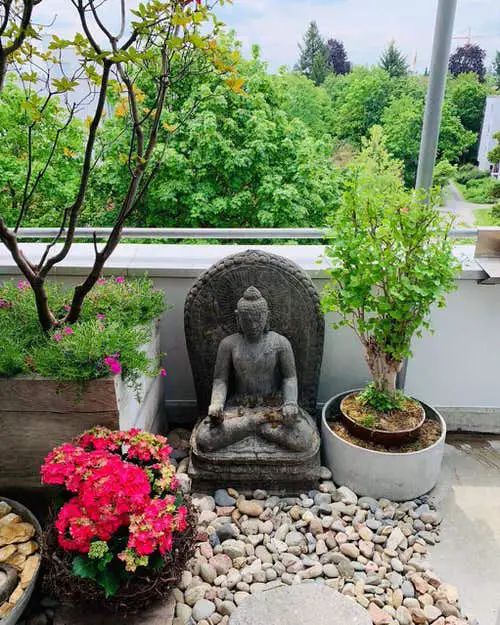 Apartment Balcony Garden Decorating Ideas Decorate With Statue and Other Artifacts