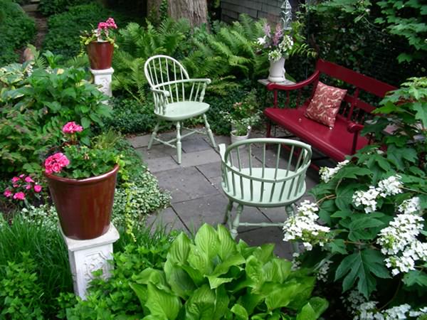 How to Make a Small Garden Look Bigger | 12 Optimization Tips | Balcony ...