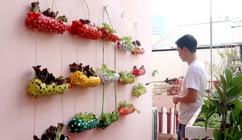  Plastic Bottle Vertical Garden Ideas 21