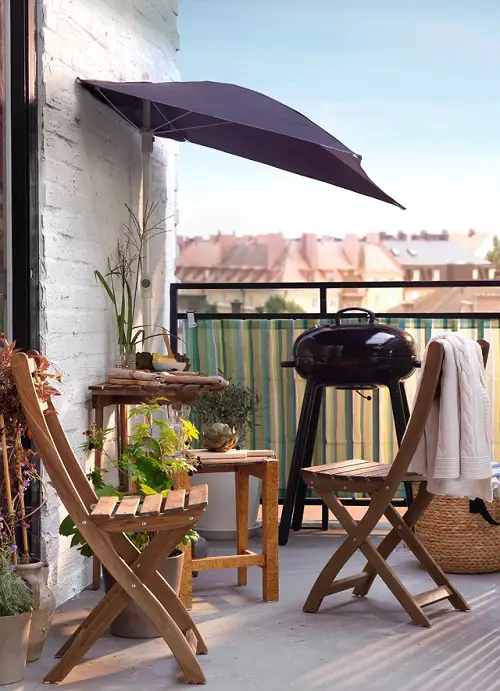 Barbecue Grill and Umbrella Balcony Decorating Ideas 3