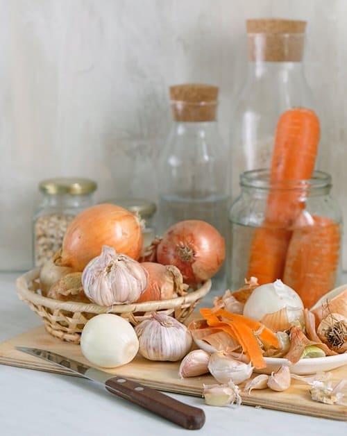 Pepper, Onion, and Garlic Scraps to Keep Pests Away