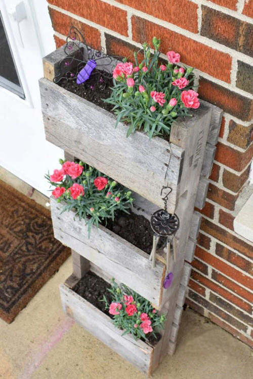 Pallet Butterfly Garden