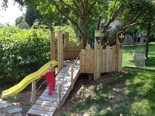 DIY Tree Projects For The Kids' Play Castle