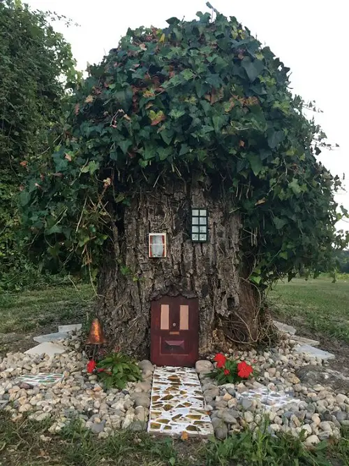 DIY Tree Projects For The Big Old Treea as Small House