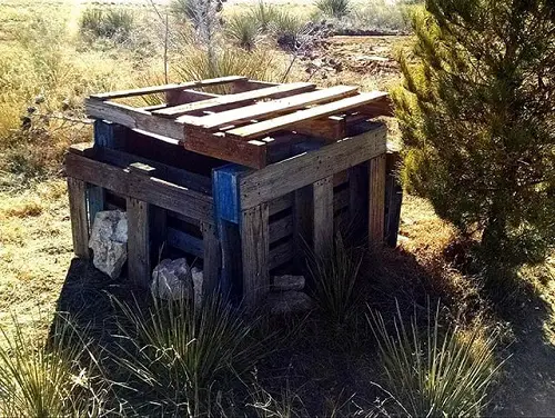 DIY Pallet Compost Bin Ideas 22