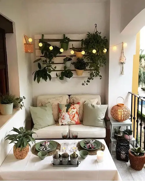 Balcony Designs Pallet Wood Stand for the Wall