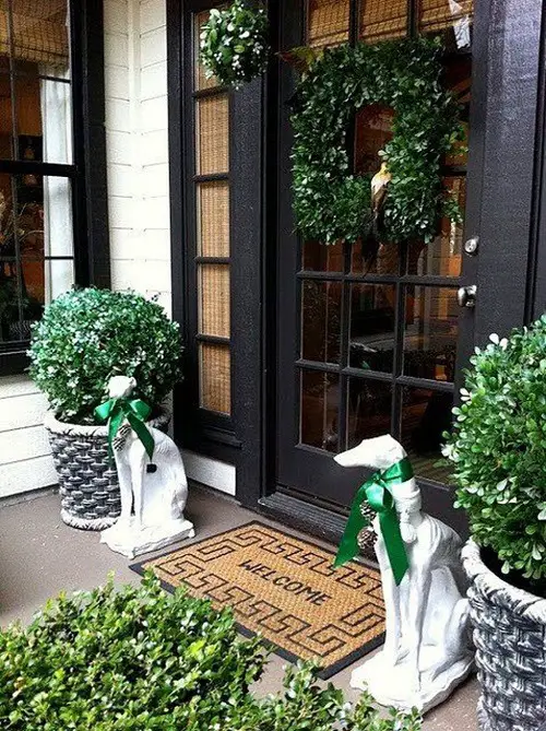 Plants and Figurines fornt decor