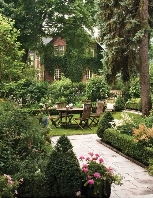 A Country Garden with Outdoor Dining