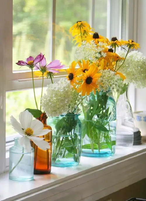 Wonderful Ideas for Indoor Windowsill Flower Gardens