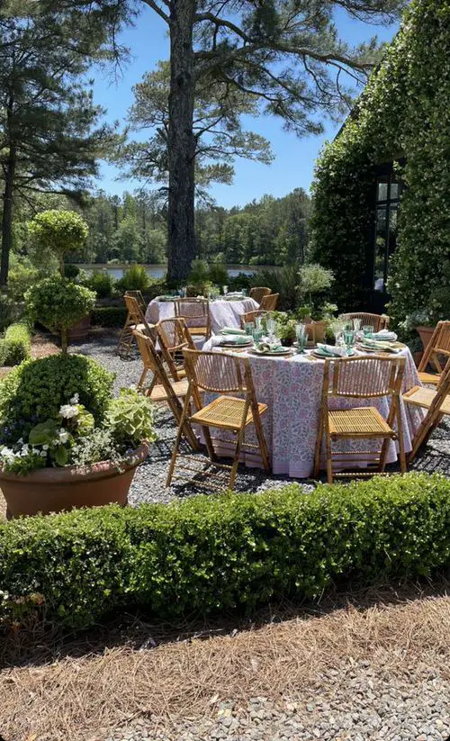 Dining Place by the Hedge Bushes and Tropical Sun House