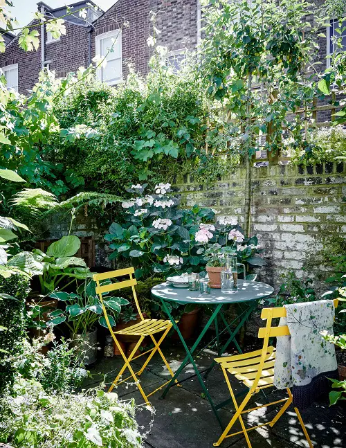 Cheerful Garden in small city