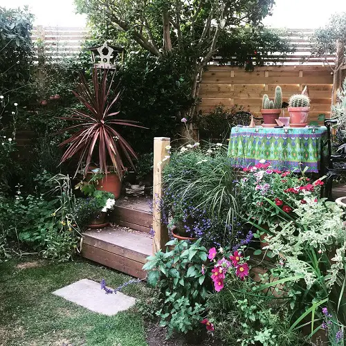 Small Garden with Raised Patio