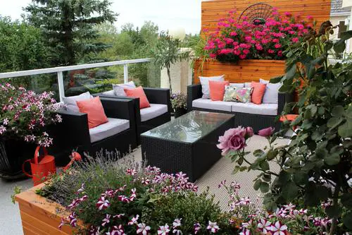 Small Outdoor Balconies ideas on Pinterest 36