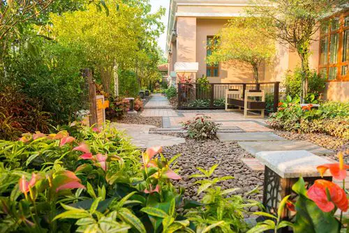 Creative Front Yard Landscaping Ideas 8