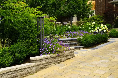 Creative Front Yard Landscaping Ideas 12