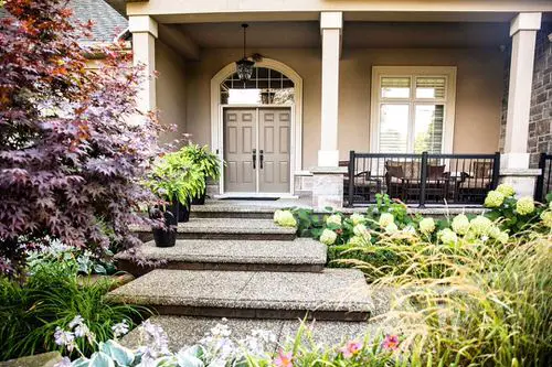 Creative Front Yard Landscaping Ideas 17