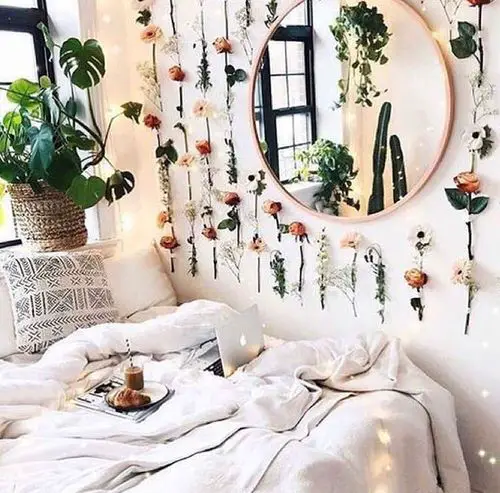 Romantic Bedroom Décor Ideas With Plant Theme 8