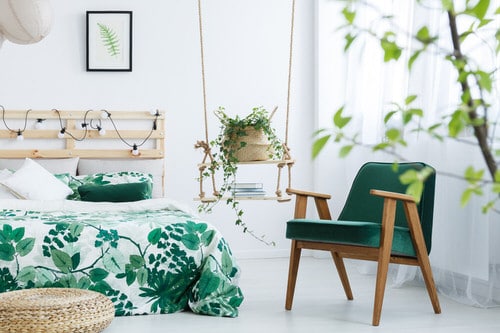 Romantic Bedroom Décor Ideas With Plant Theme 12