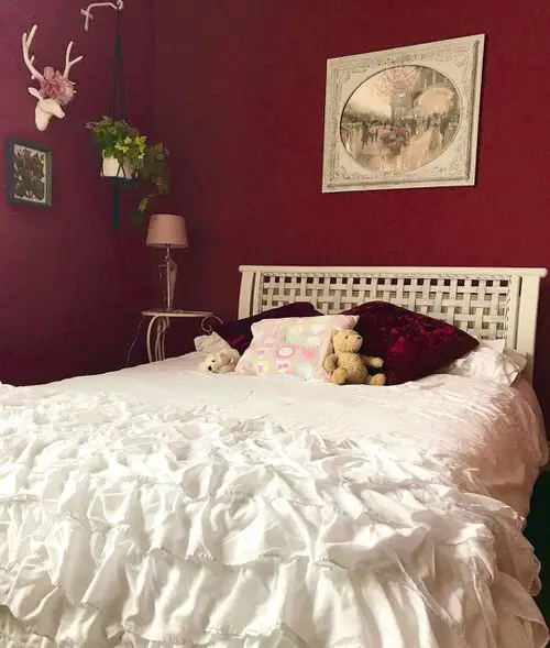 Romantic Bedroom Décor Ideas With Plant Theme 16