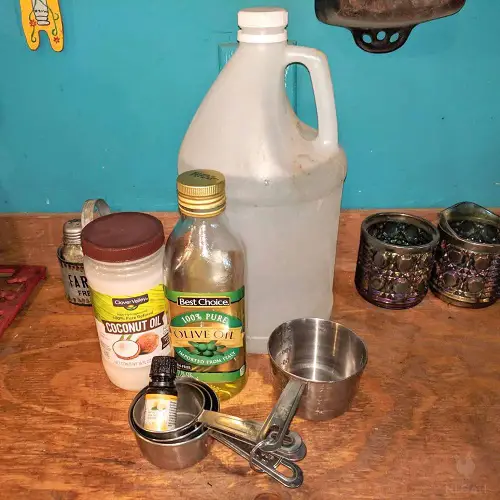Vinegar Uses in the Home Wooden penaling 
