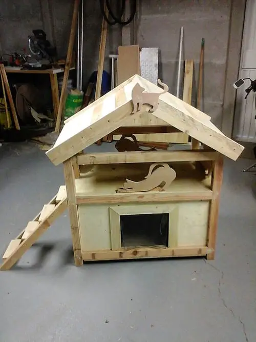 DIY Outdoor Cat House Ideas- Wood Pallet Cat House