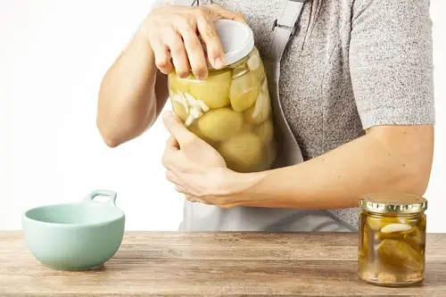 Amazing Vinegar Uses in Gardens and Homes 302