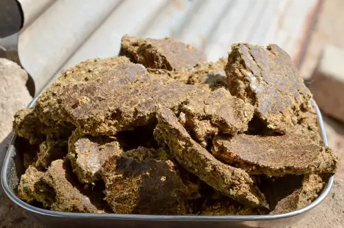 Mustard Cake Uses in the Garden
