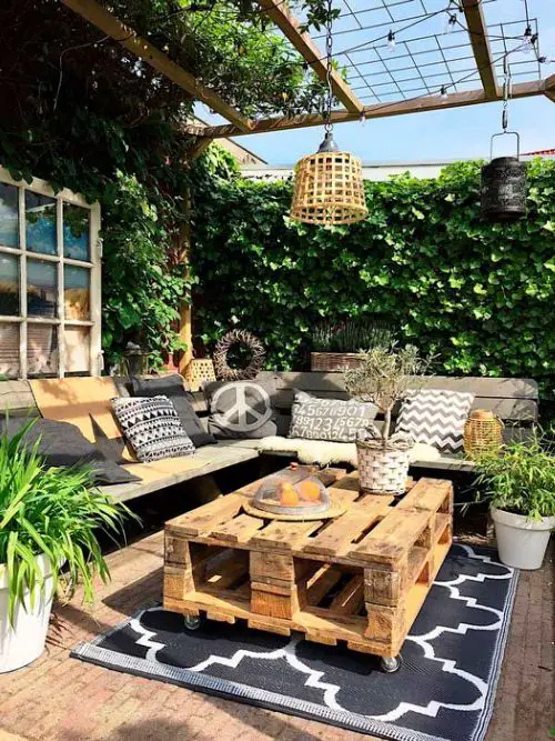 Garden Oasis: Small Chill-Out Corner Ideas 32
