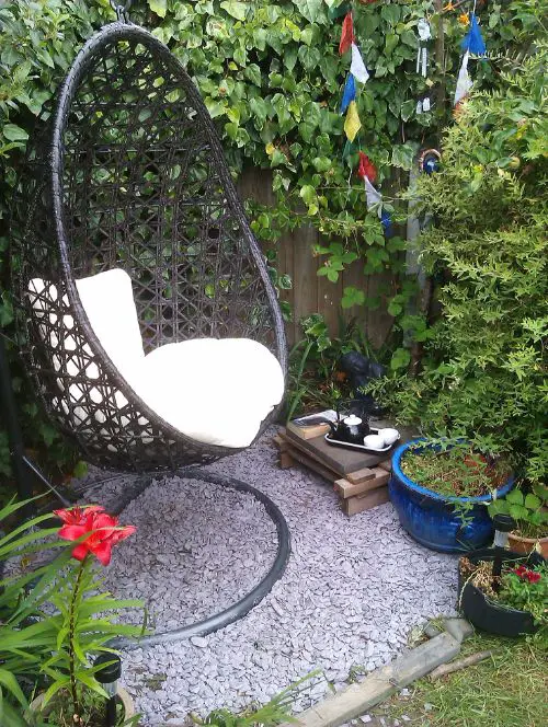Garden Oasis: Small Chill-Out Corner Ideas 22