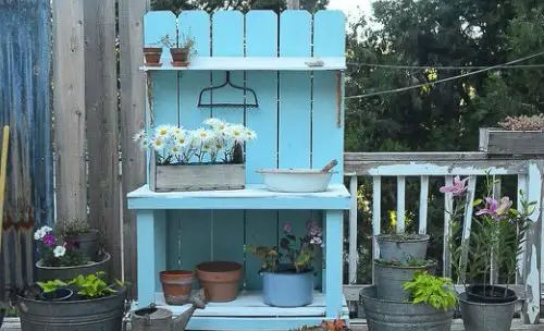 Helpful DIY Potting Bench Ideas 5