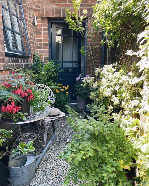 Small Chill Out Corner Garden Ideas 15