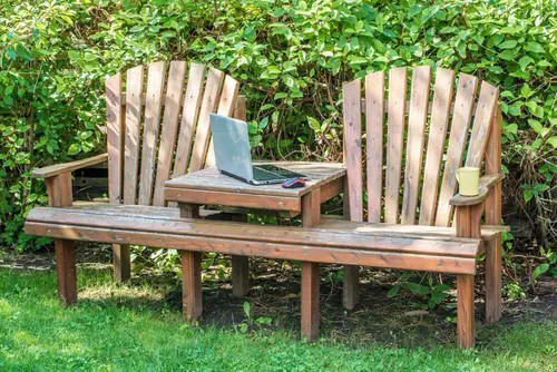 Productive Working Spot in the Garden Ideas 38