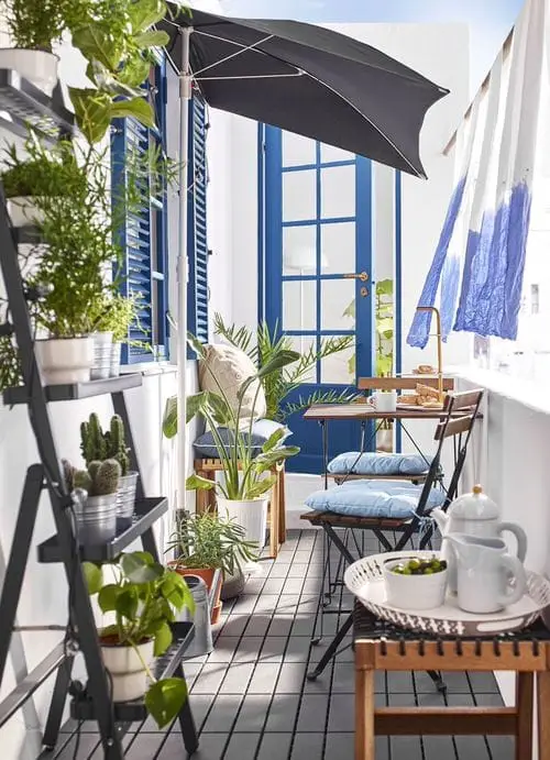  Balcony Gardens that Teach "Grow More in Less Space" Pots on a Ladder