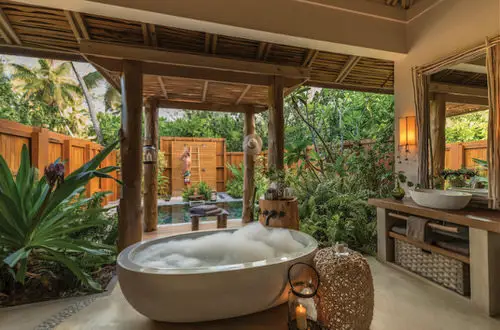 Luxurious Bathroom at the Backyard