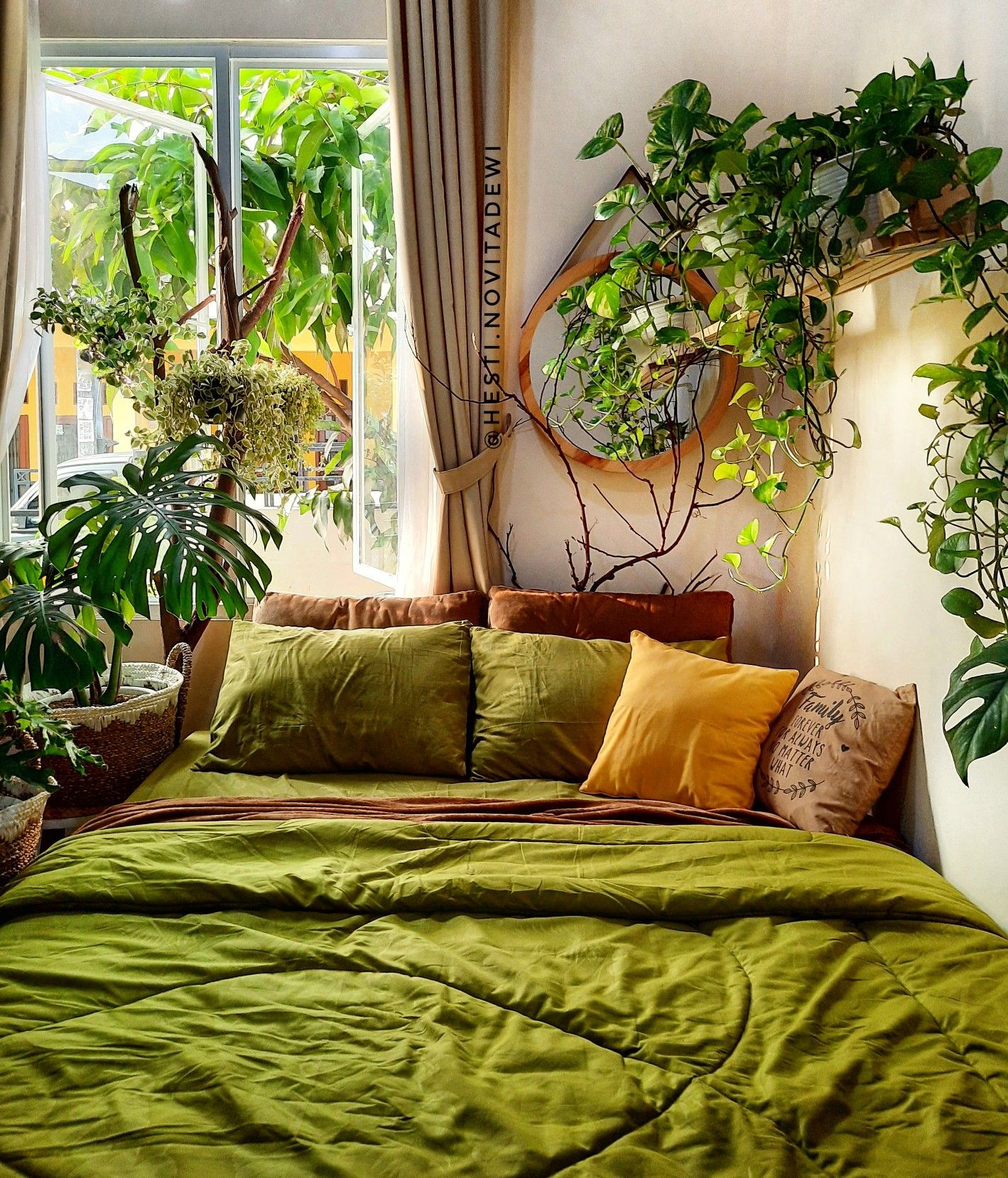 Bedroom with Forest Vibes