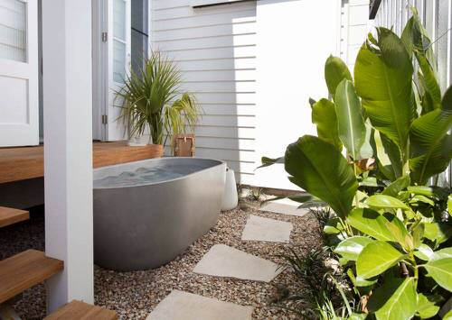 Backyard Hot Tub Privacy Ideas 3