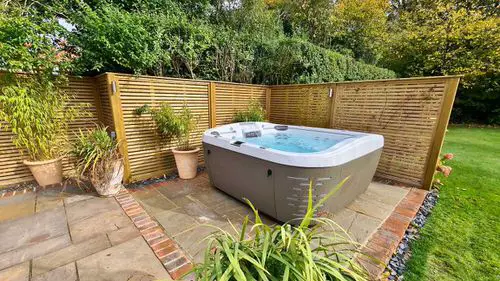 Hot Tub Privacy Ideas for Backyard 24