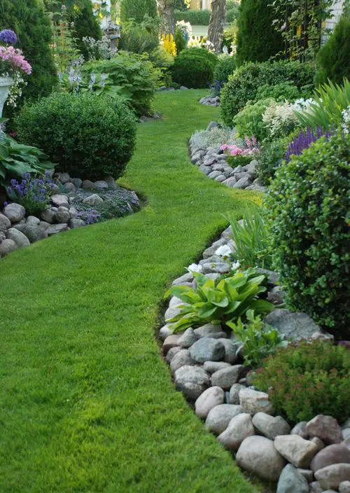 A Luxurious Backdoor Garden