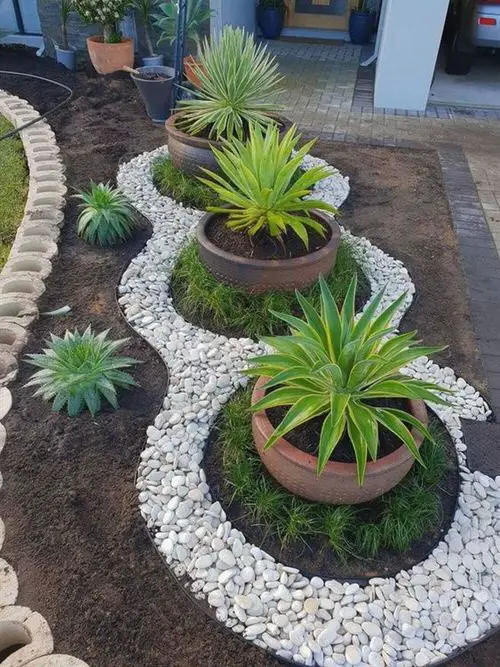 Pebble Arrangement for Pots